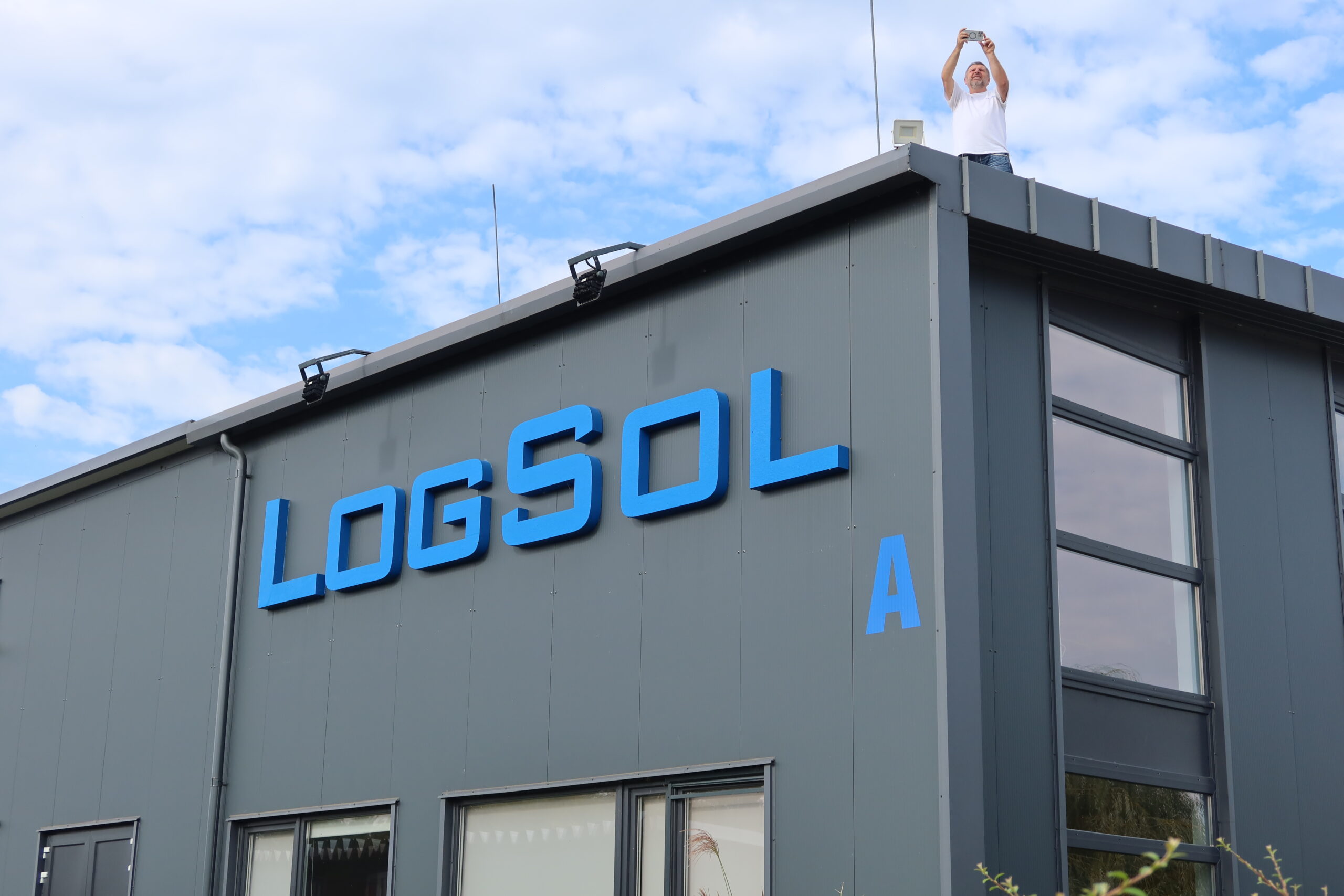 LOGSOL telephely épülete ipari aggregátor rendszerek tervezéséhez, gyártásához és szervizeléséhez.