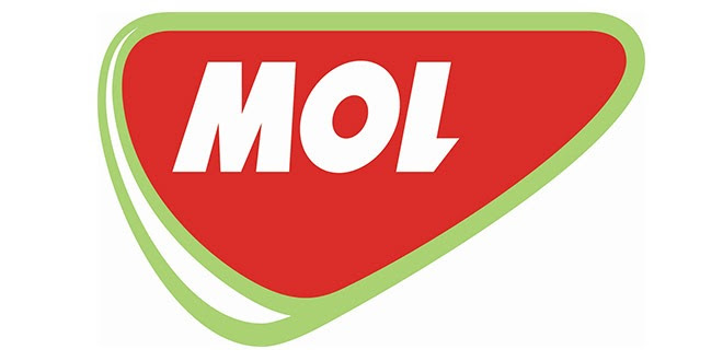 Piros MOL logó látható világoszöld kerettel és fehér felirattal, fehér háttéren.